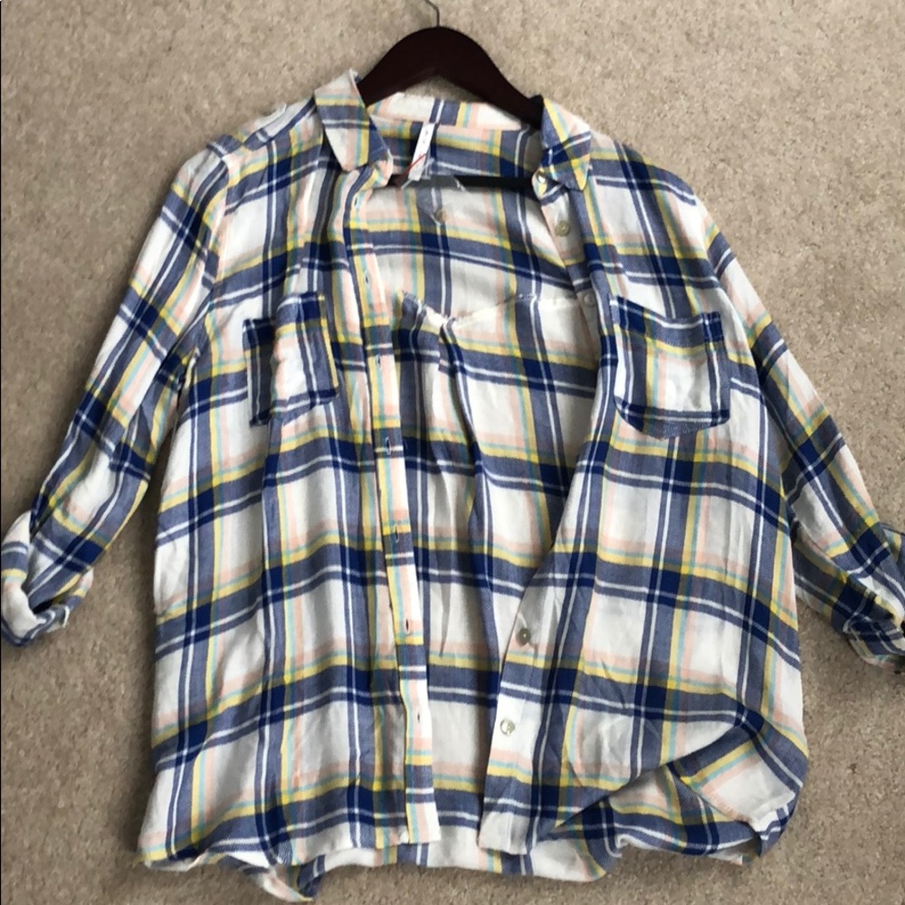 Super cute, light weight button down shirt.